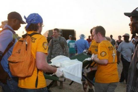 20100124-vm-carrying-stretcher.jpg 20100124-vm-carrying-stretcher.jpg